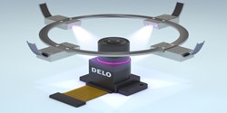 Vier LED-Aushärtungslampen DELOLUX 503 belichten den Klebstoff (magenta) und fixieren so das Objektiv einer Kamera für automatisiertes Fahren in der exakten Position (Bild: DELO)