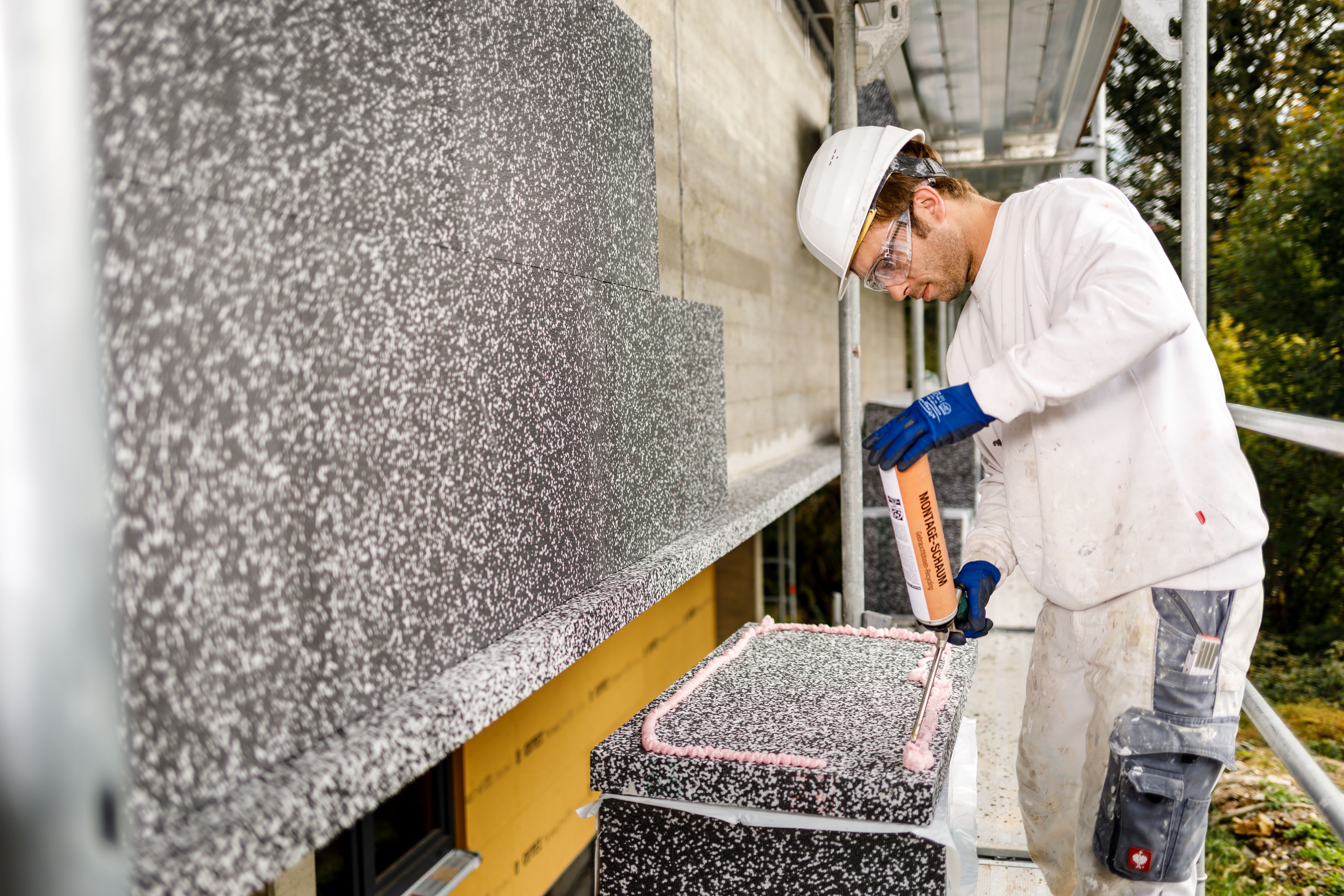 Wie verträgt sich PU-Schaum mit Baustoffen?