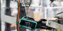3D-Konturen mit PU-Schäumen automatisiert und prozesssicher abdichten (Bild: RAMPF)