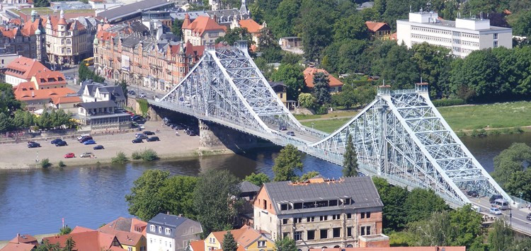 Brückensanierung mit geklebten Stahlpflastern