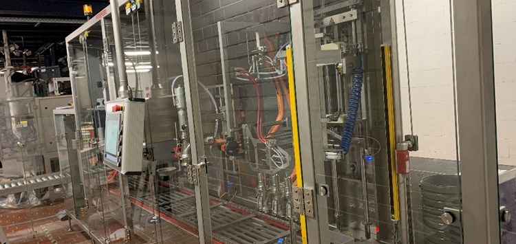 Automatisierte  Eimerabfüllung von Klebstoffen