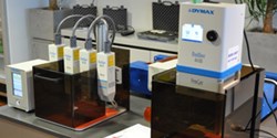 Modernste Technologie bei der Dymax Europe GmbH (Bild: Dymax)
