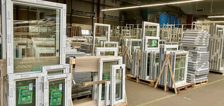 Qualität und Effizienz in der Isolierglasproduktion durch Warme-Kante-Technologie