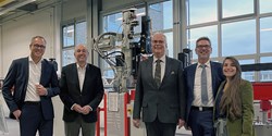 Partner der Ausbildungsinitiative: Christian Ostermann (DOPAG), Steffen Knaus, (HILGER & KERN GROUP), Prof. Dr. Andreas Groß (Fraunhofer IFAM), Joachim Rapp und Buruk Sen (Innotech) (Bild: DOPAG)