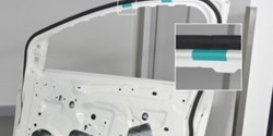 Stoßseitig mit RMS gefügte Gummidichtung einer Autotür (Bild: Fraunhofer IWS)