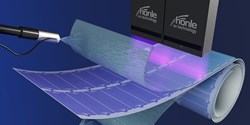 Zur Versiegelung der empfindlichen OPV-Module werden Klebstoffe auf die Barrierefolie aufgetragen (Bild: Panacol)