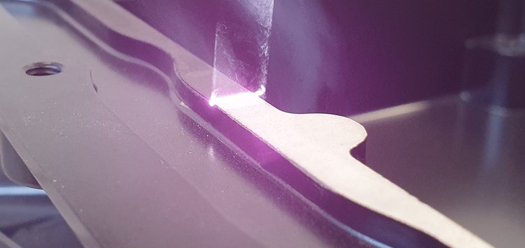 Metalle prozesssicher abdichten und dichtkleben