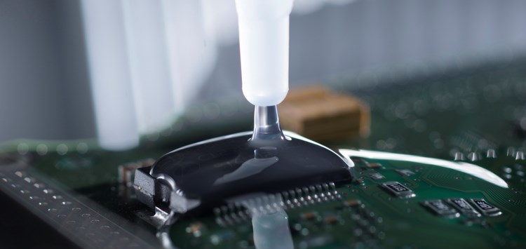 Atmosphärenverguss oder Verguss unter Vakuum?