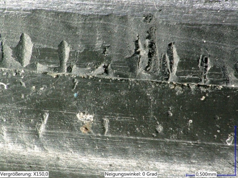 Bild 2: Erosionstrichter als Folge eines dynamisch bedingten Überströmens (Bild: O-Ring Prüflabor Richter GmbH)