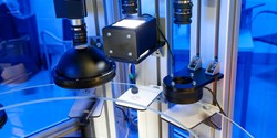 Durch die unternehmensinterne Entwicklung der FVision GP 50-Technologie kann das Unternehmen seine Prüfsysteme genau auf spezifische Produktionsanwendungen und Fehlerparameter ausrichten (Bild: Freudenberg Sealing Technologies)