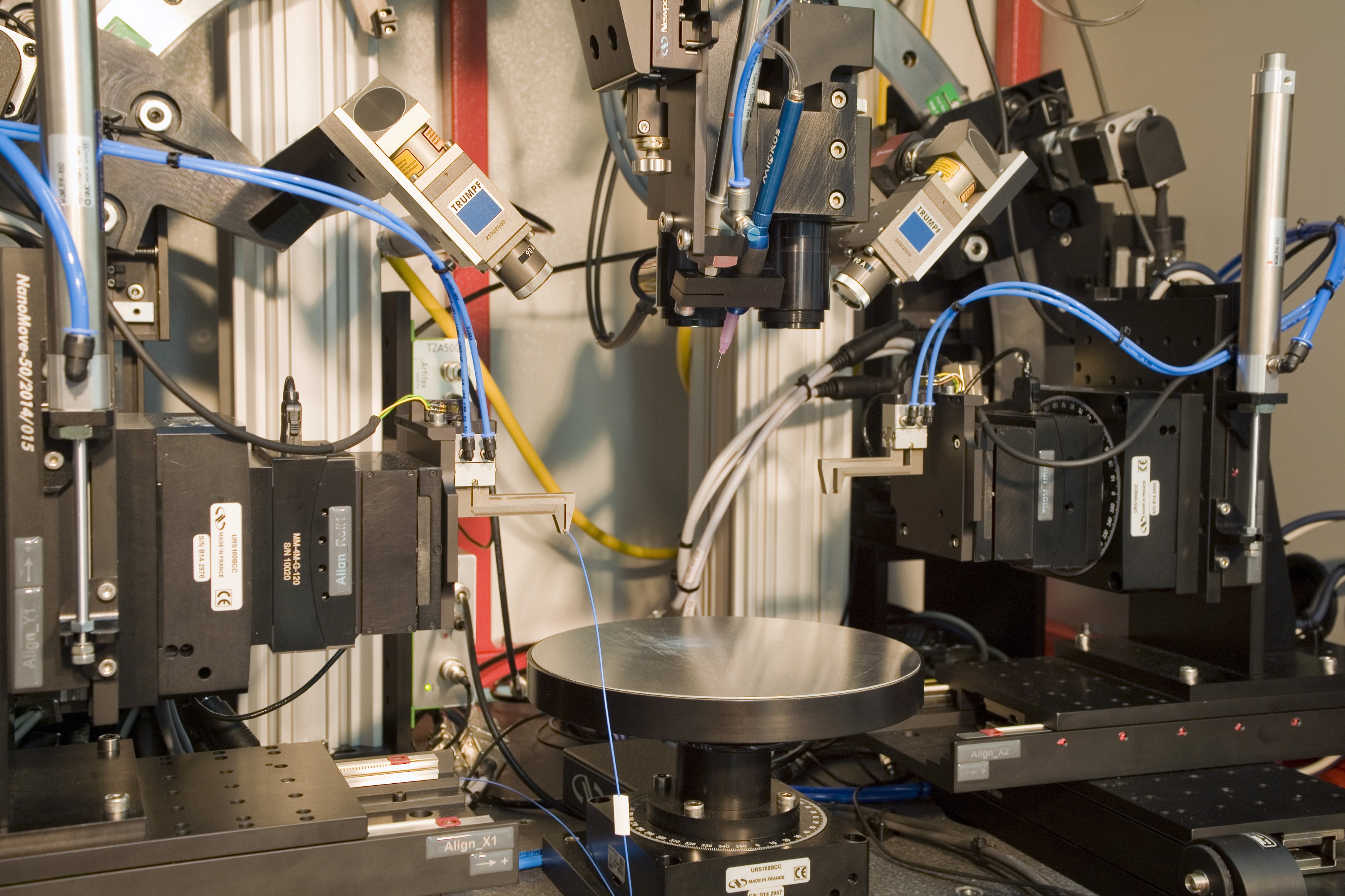 Modulare Plattform für hybride optoelektronische Bauteile