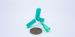 Ergebnis der ersten Tests mit den 3D-Druckköpfen ist ein pneumatischer Aktor mit sehr kleinen Abmessungen (Bild ViscoTec Pumpen- u. Dosiertechnik GmbH)