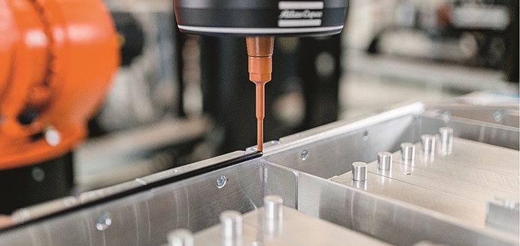 Effiziente Qualitätssicherung für Klebstoffanwendungen in der Automobil- und Batterieindustrie