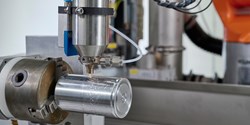 Ob Öle, Fette, Fingerabdrücke oder andere hartnäckige Verschmutzungen – HydroPlasma ist das Mittel der Wahl (Bild: Plasmatreat GmbH)