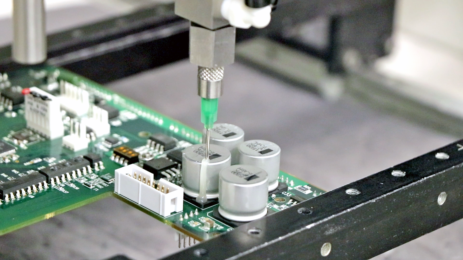 Neuer Klebstoff mit NASA-Zertifizierung gemäß ASTM E595 