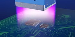 Schwarze Epoxidharzklebstoffe werden mit UV-LED-Licht ausgehärtet (Bild: Panacol)