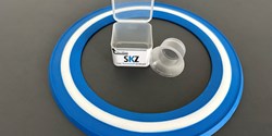Individuelle Frisbees und Uhrmacherlupen zum Mitnehmen (Bild: SKZ)