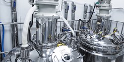 Multilayer gewinnen auch in Chemie an Bedeutung (Bild Ted-Joint-AG/iStock_Traimak_Ivan)