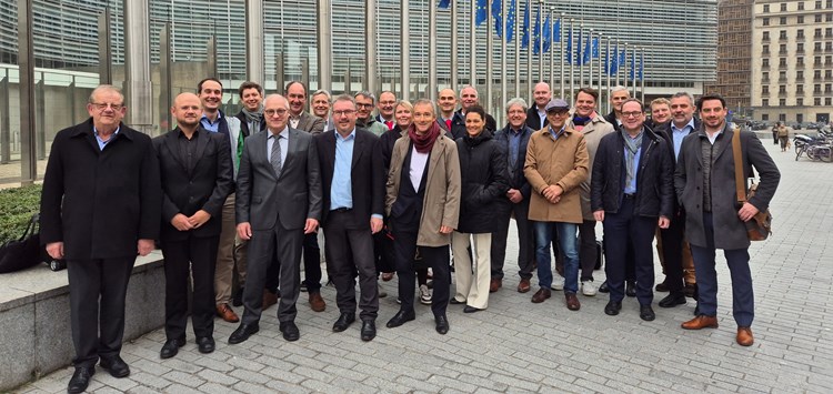 Kunststoffverarbeitende fordern: Rettet die Fluorpolymere