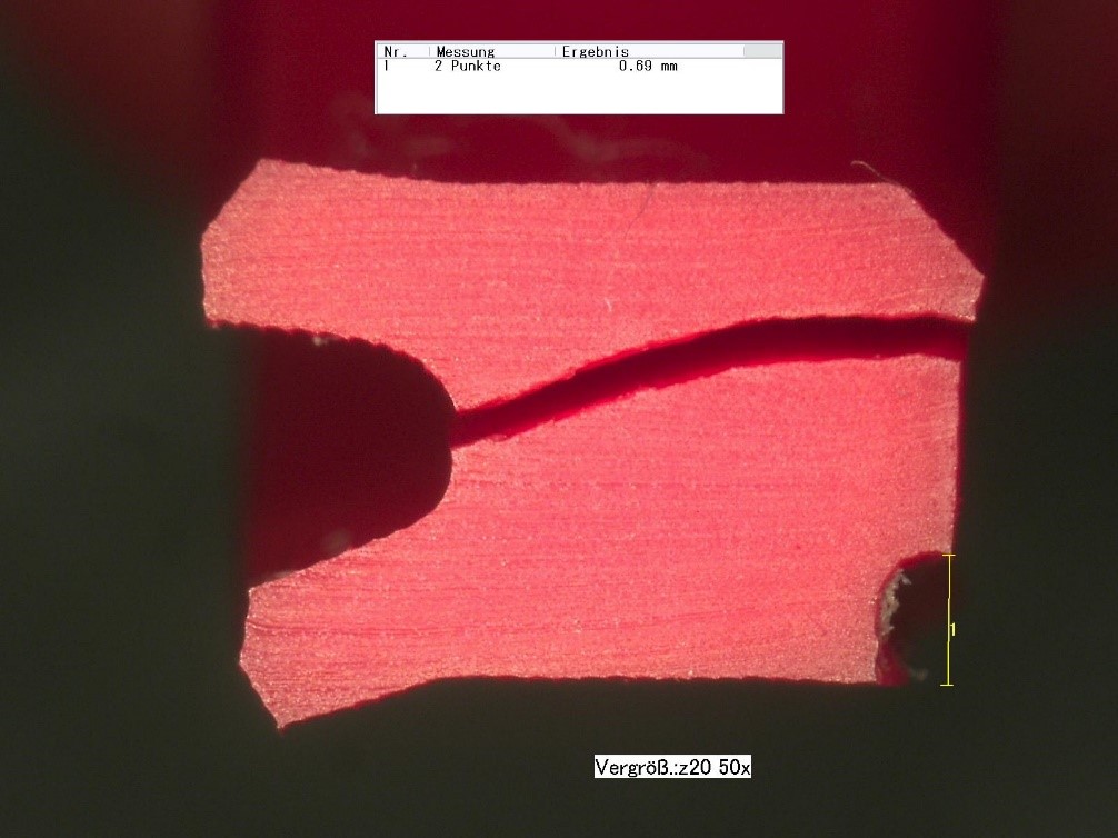 Bild 2: Mechanische Zerstörung einer TPU- Dichtung durch Hydrolyse und eine hohe physikalische Beanspruchung (Bild: O-Ring Prüflabor Richter GmbH)