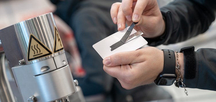 Verbesserung der Adhäsion von Kunststoffoberflächen