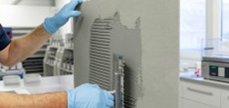 Dichtungsschlämme leichter verarbeiten
