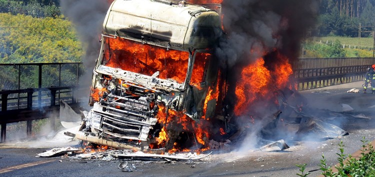 Menschen und Material vor Brandschäden schützen
