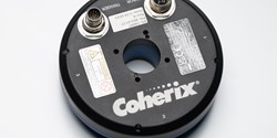 Das erste laserbasierte adaptive 3D-Prozesssteuerungssystem seiner Art für Automobil- und der Elektronikhersteller (Bild: Coherix Europe GmbH)