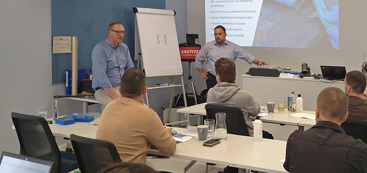 Neu: Fachberater für Klebtechnik