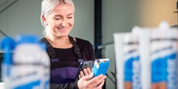Das Label befindet sich entweder als Sticker auf dem Produkt selbst (Dichtmassenprogramm) oder als Label auf der Originalverpackung (z. B. bei Zylinderkopfdichtungen) (Bild: Viktor Reinz)