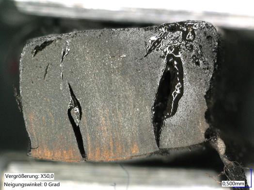 Bild 3: Innere Risse durch explosive Überhitzung bzw. explosive Verdampfung (Bild: O-Ring Prüflabor Richter GmbH)