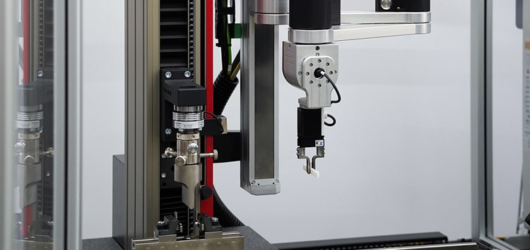Kunststoffprüfung auf 1 m² automatisieren