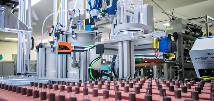 Qualität des Vergussprozess mit 2K-Medien erhöht