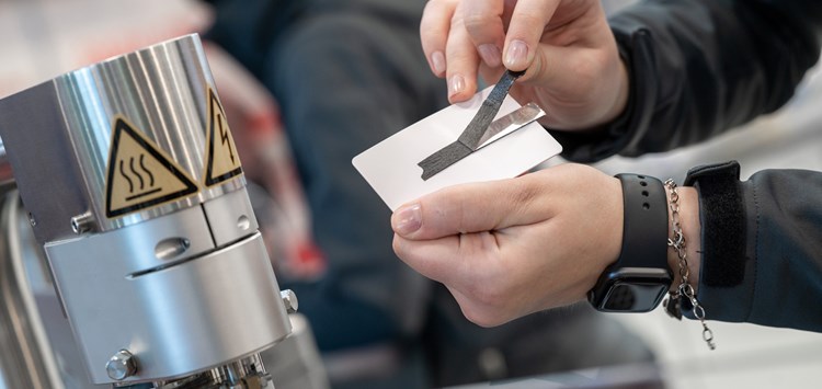Langzeitstabile Tape-Applizierung durch Oberflächenbehandlung