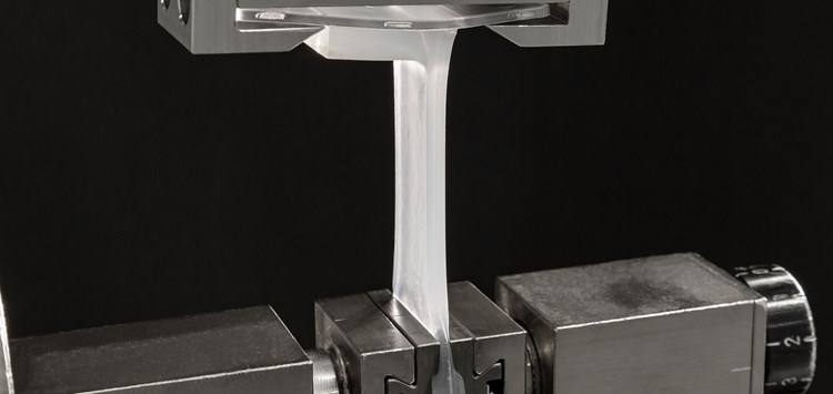 Auf Polycarbonat selbsthaftende Flüssigsilicone