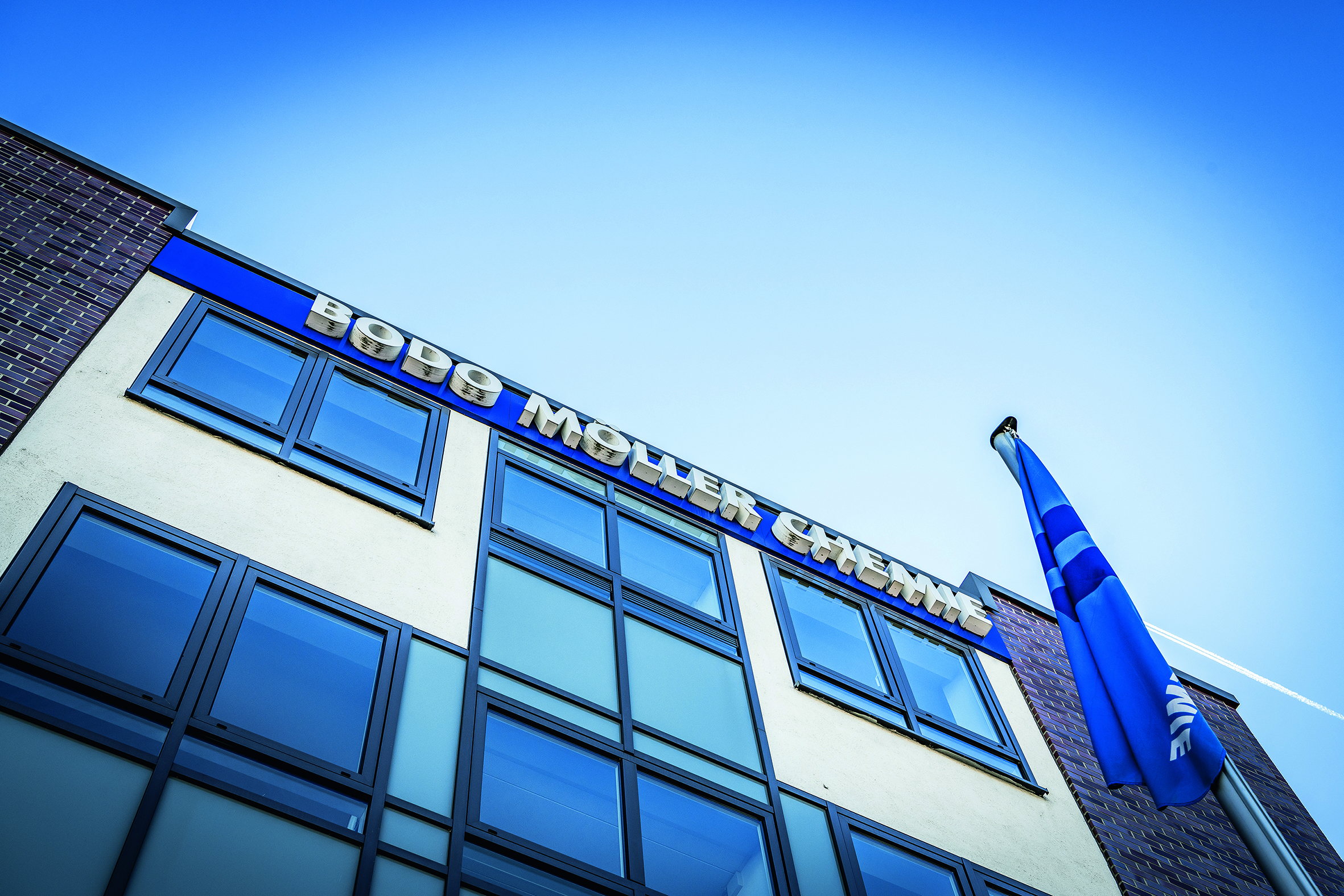 Erweiterte Vertriebskooperation im Automotive-Bereich