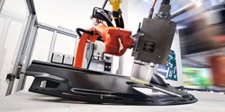 Vollflächige oder selektive Oberflächenbehandlung eines Automobildashboards zur Erhöhung der Oberflächenenergie vor dem Lackierprozess. (Bild: Plasmatreat GmbH)