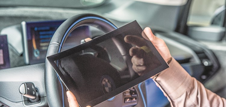 Klebt es oder hält es?