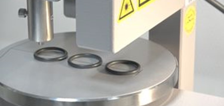 Lasergesteuerte Härteprüfung von O-Ringen